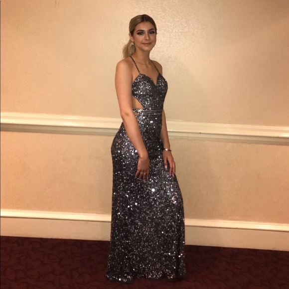 Prom dress - Picture 1 of 2